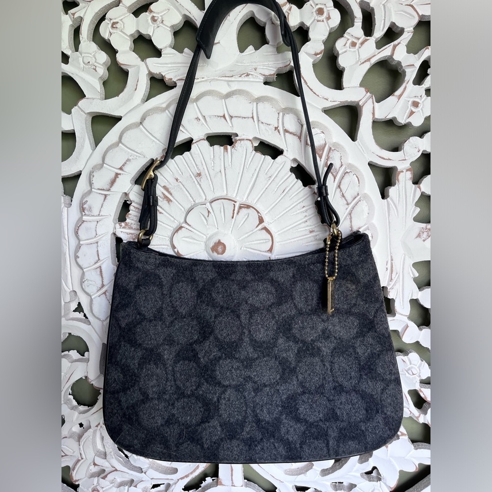 Vintage Coach Gray & Black mini wool Soho Shoulder Bag 
Y2K 90's Aesthetic